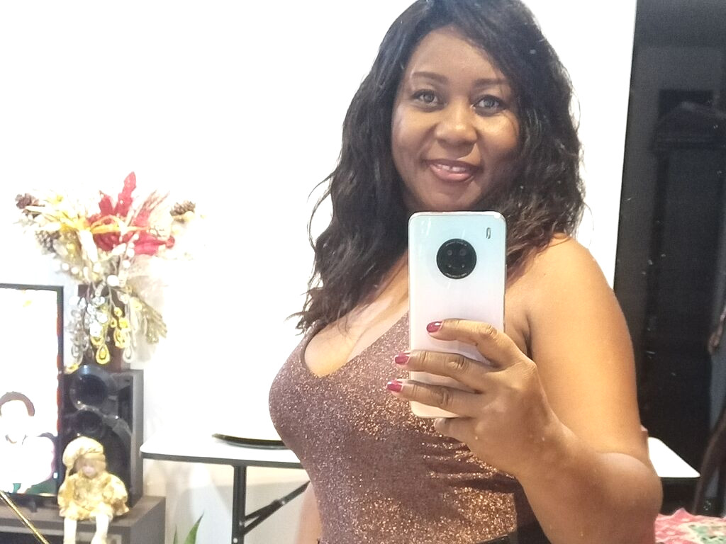 LucylinBlack nude cam model profile photo