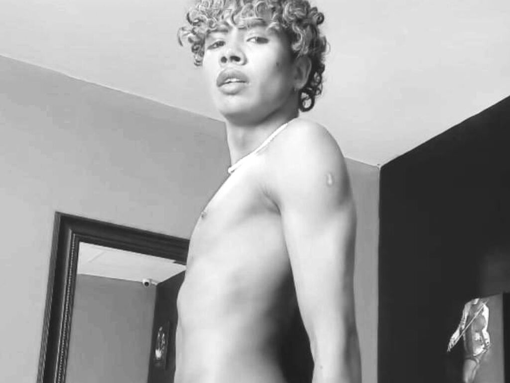 LuisFelipino naked cam model gallery photo