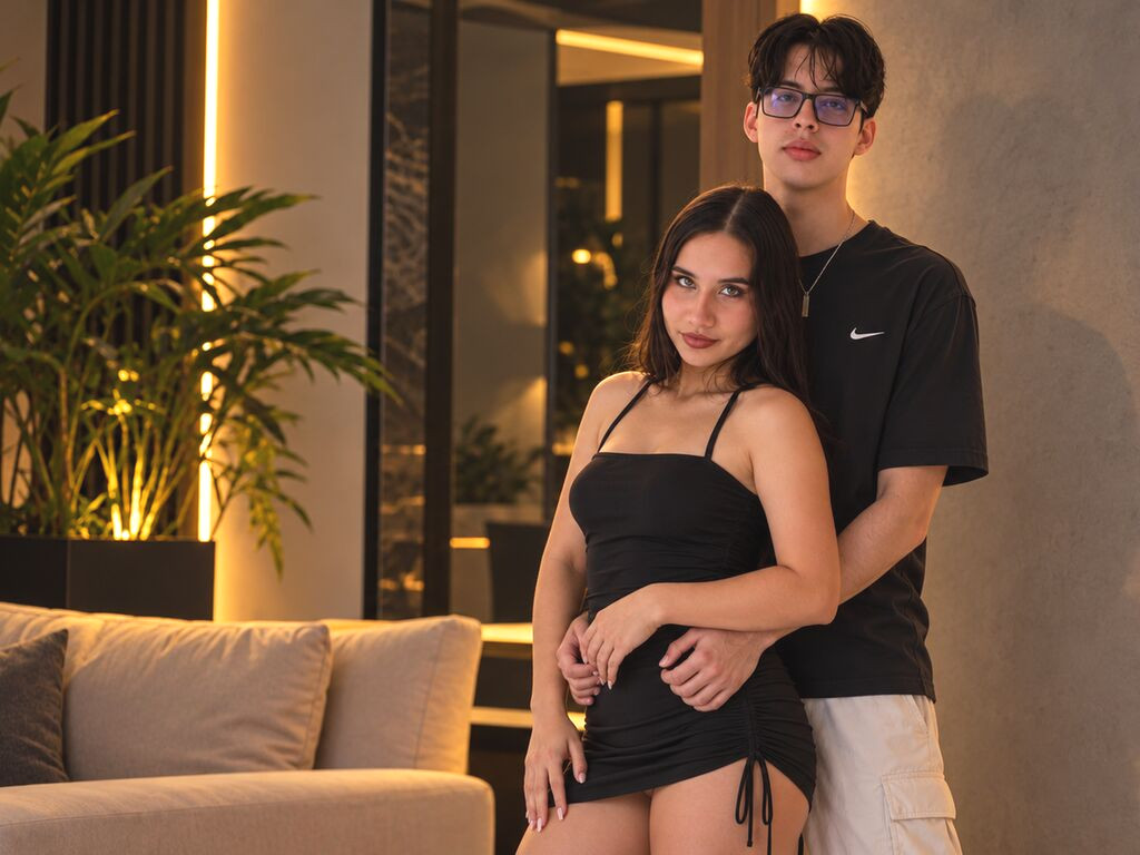 LunaAndAngel naked cam model gallery photo