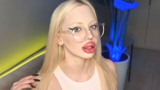LunaBeverly 20 female sexy cam model profile