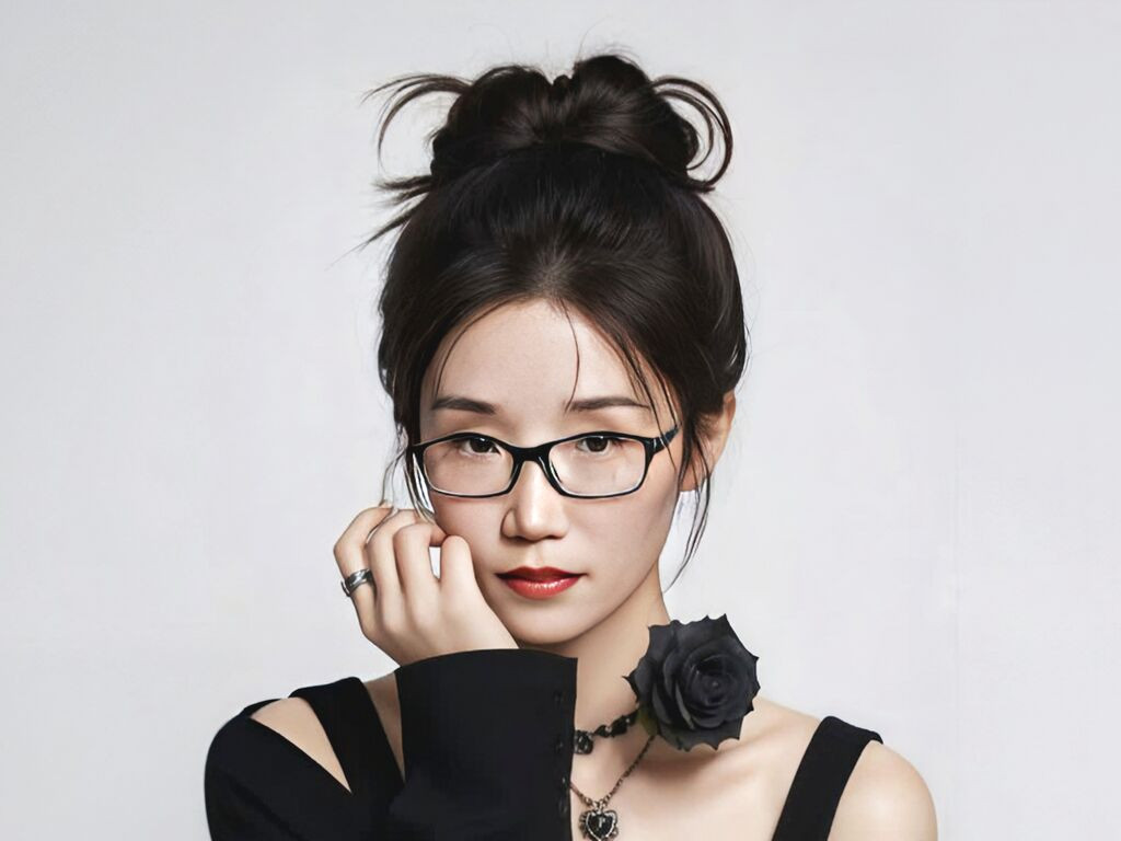 LunaChen nude cam model profile photo