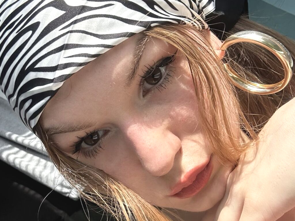LunaDjein nude cam model profile photo