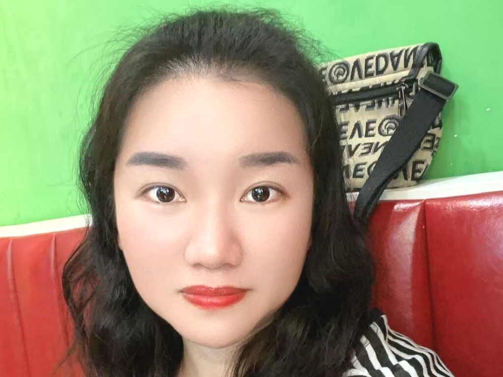 LunaYua nude cam model profile photo