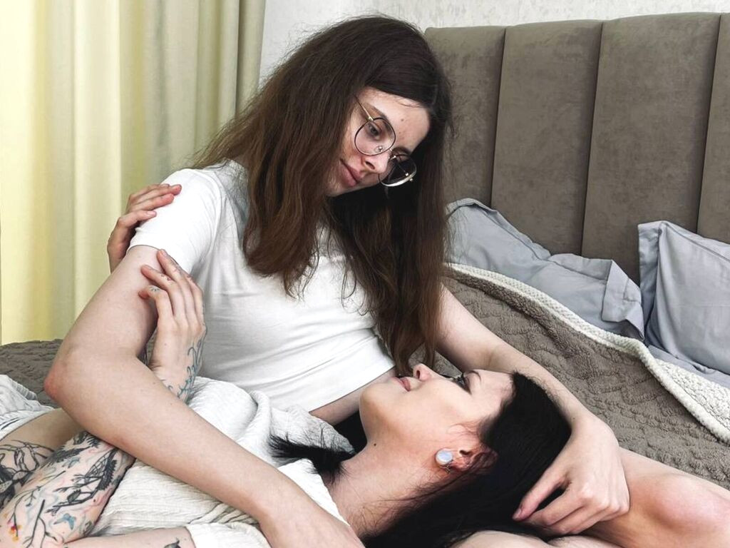 LynnAndGina Nude