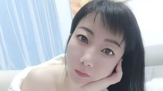 MLLi 38 female hot cam model profile