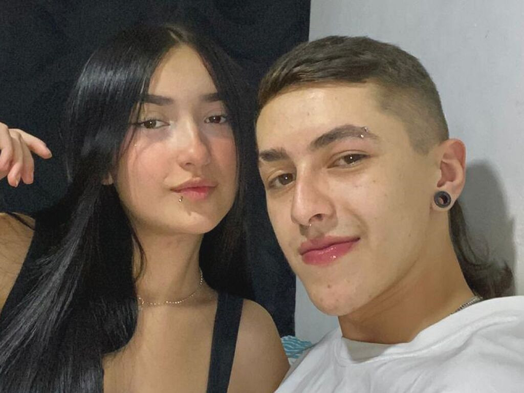 MaddyAndNate naked cam model gallery photo