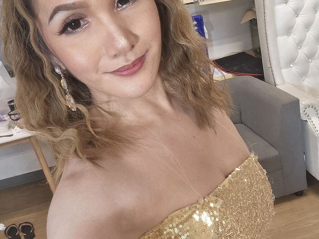 MadellineHirata nude cam model profile photo