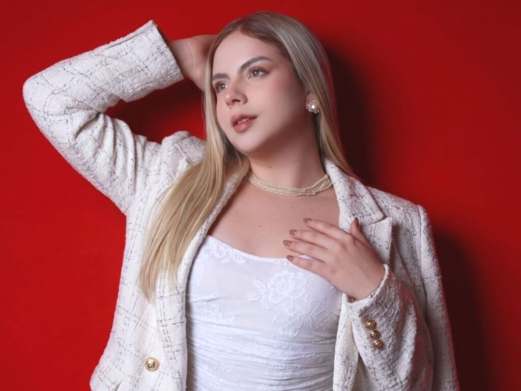 MadisonLee naked cam model gallery photo