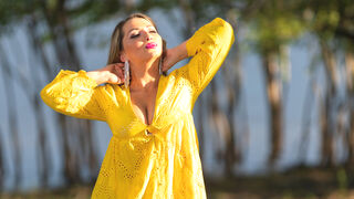 MagicLulu 34 female live cam model profile