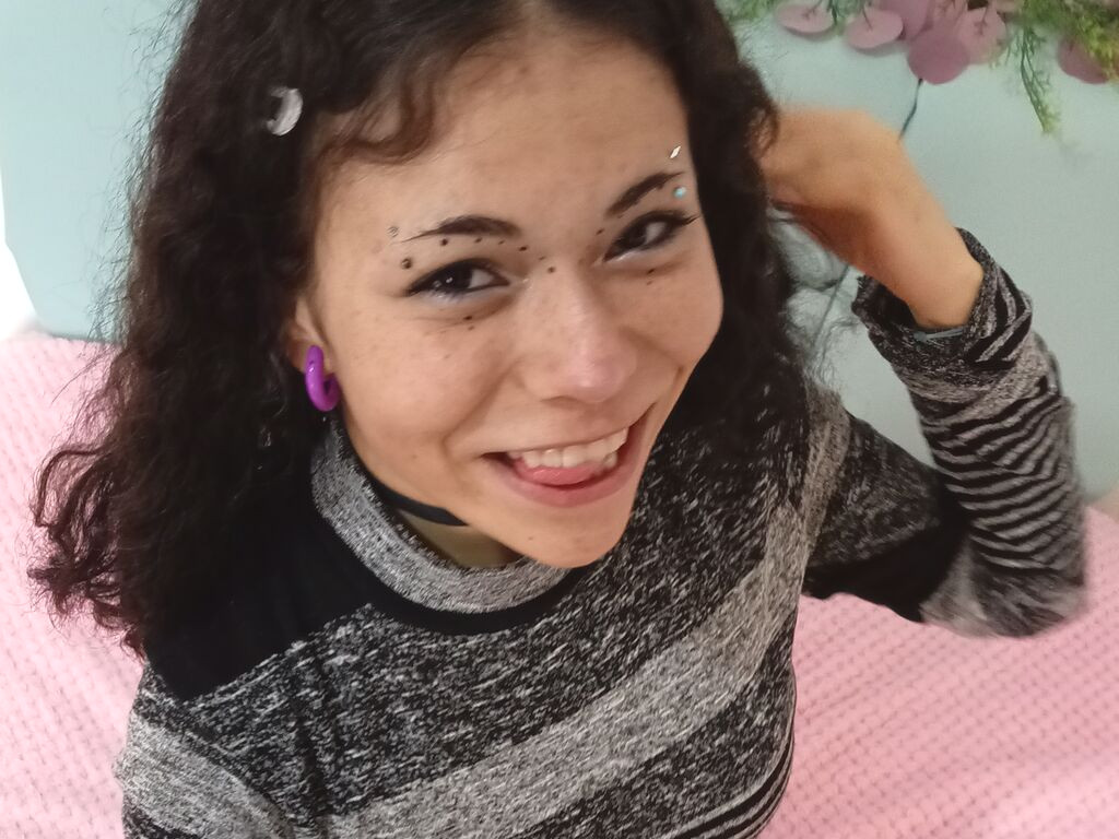 MakiiHernandez nude cam model profile photo