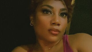MandyJohn 38 female strip cam model profile