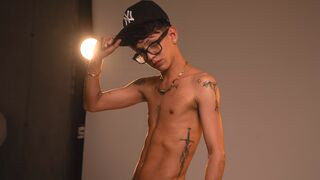 MarcusHadders 23 male naked cam model profile