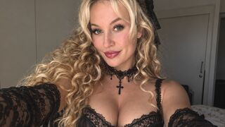 MargaretheBerger 28 female fetish hot related cam model profile