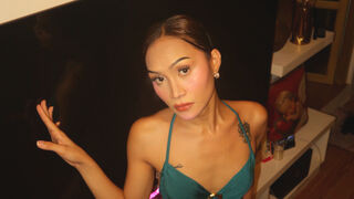 MarigonaCarolina 18 transgender naked cam model profile