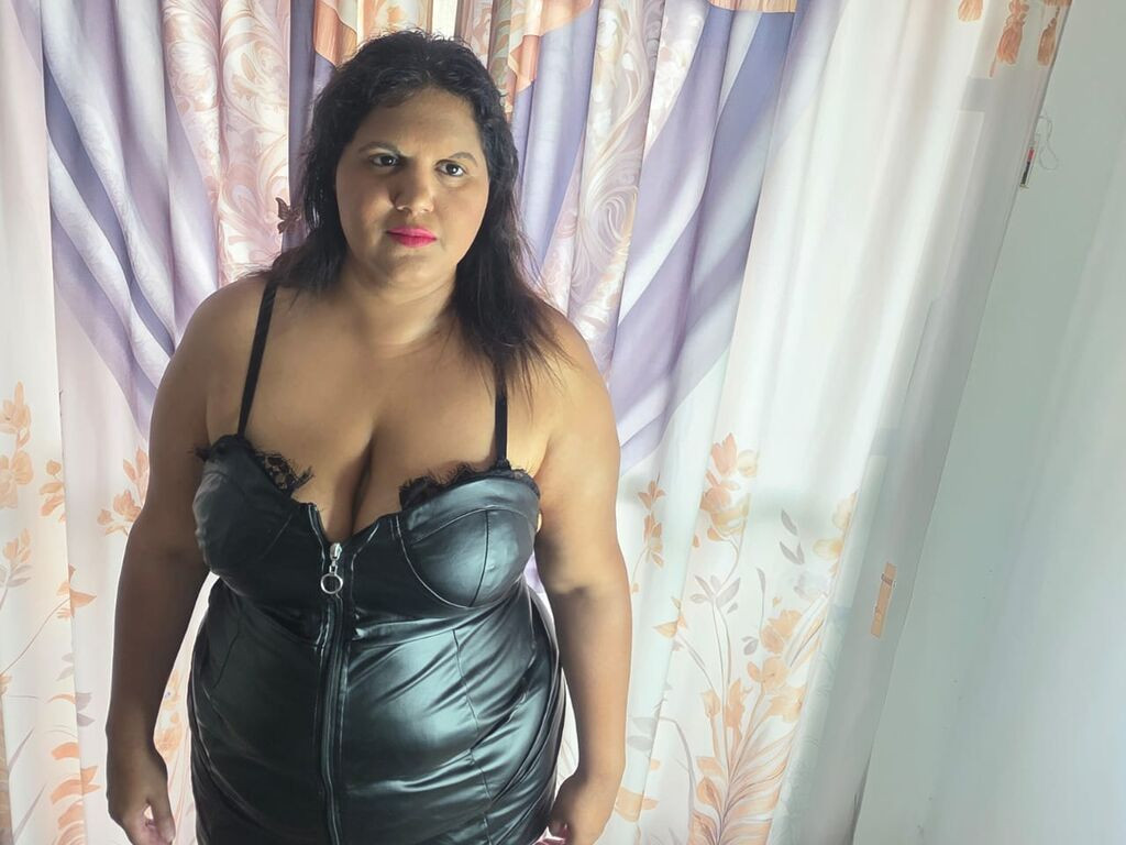 MarinaCole nude cam model profile photo