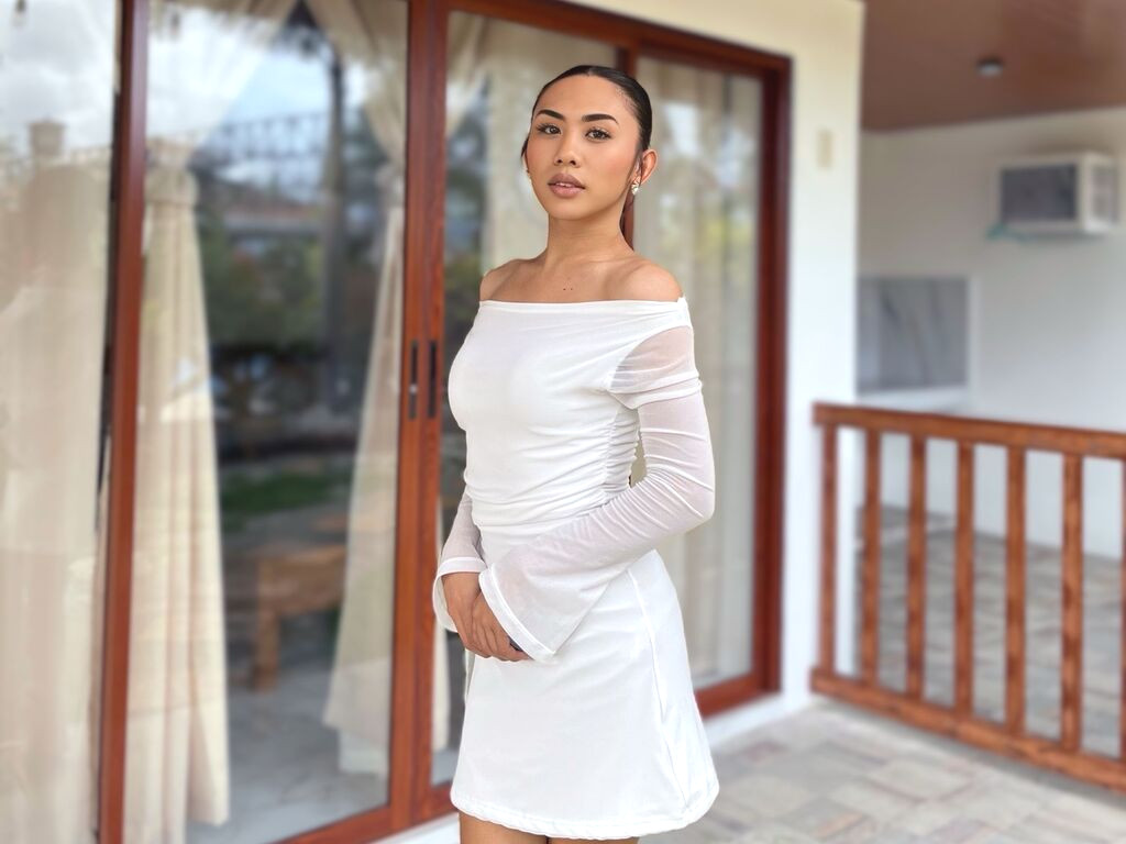 MarinnaSanchez nude cam model profile photo