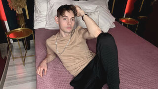 MartinPerry 25 male hot related cam model profile