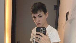 MatthewTwitty 24 male sexy cam model profile