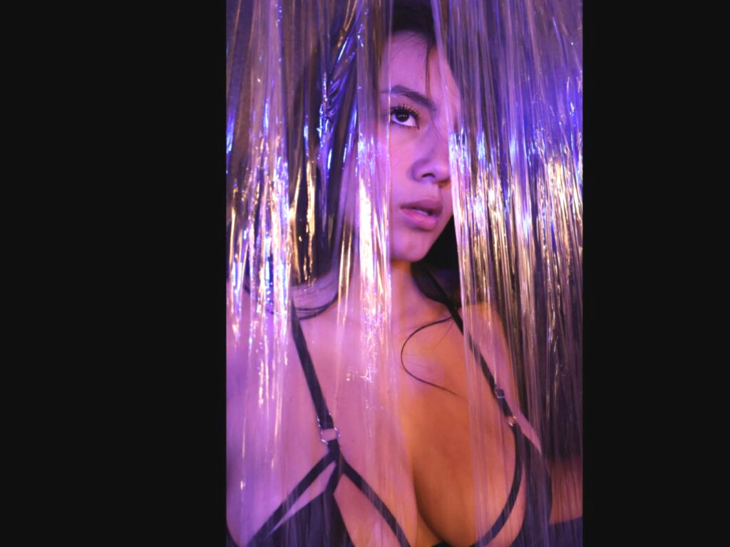 MavieGray nude cam model profile photo