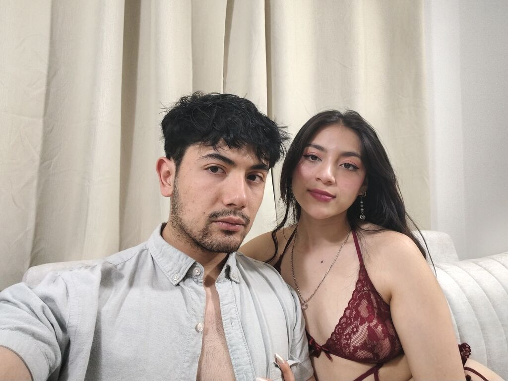 MaxAndSara naked cam model gallery photo