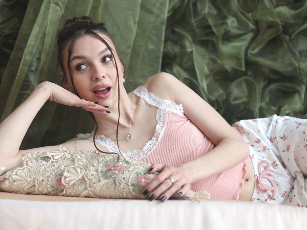 MaxinCarroll nude cam model profile photo
