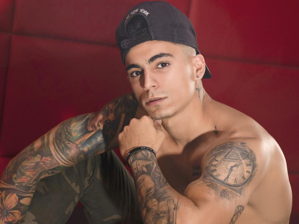 Maxstrom nude cam model profile photo