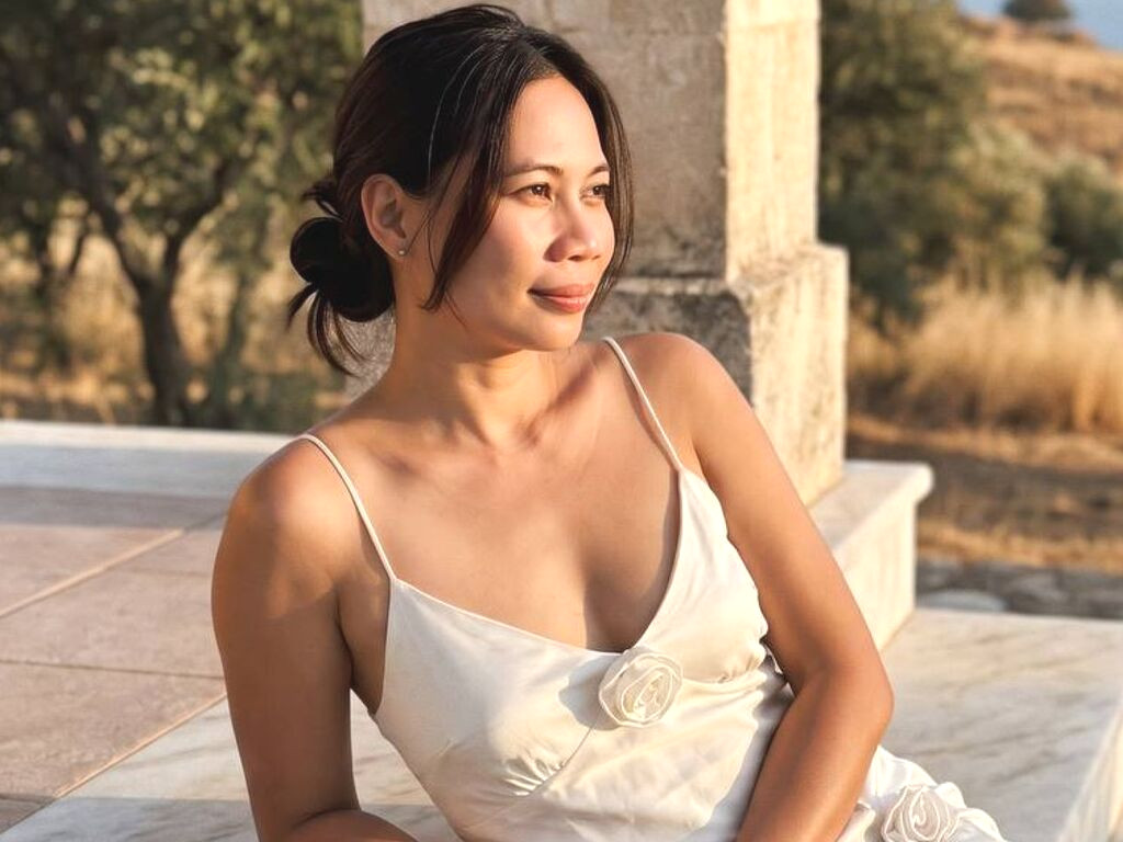 MayaDove naked cam model gallery photo