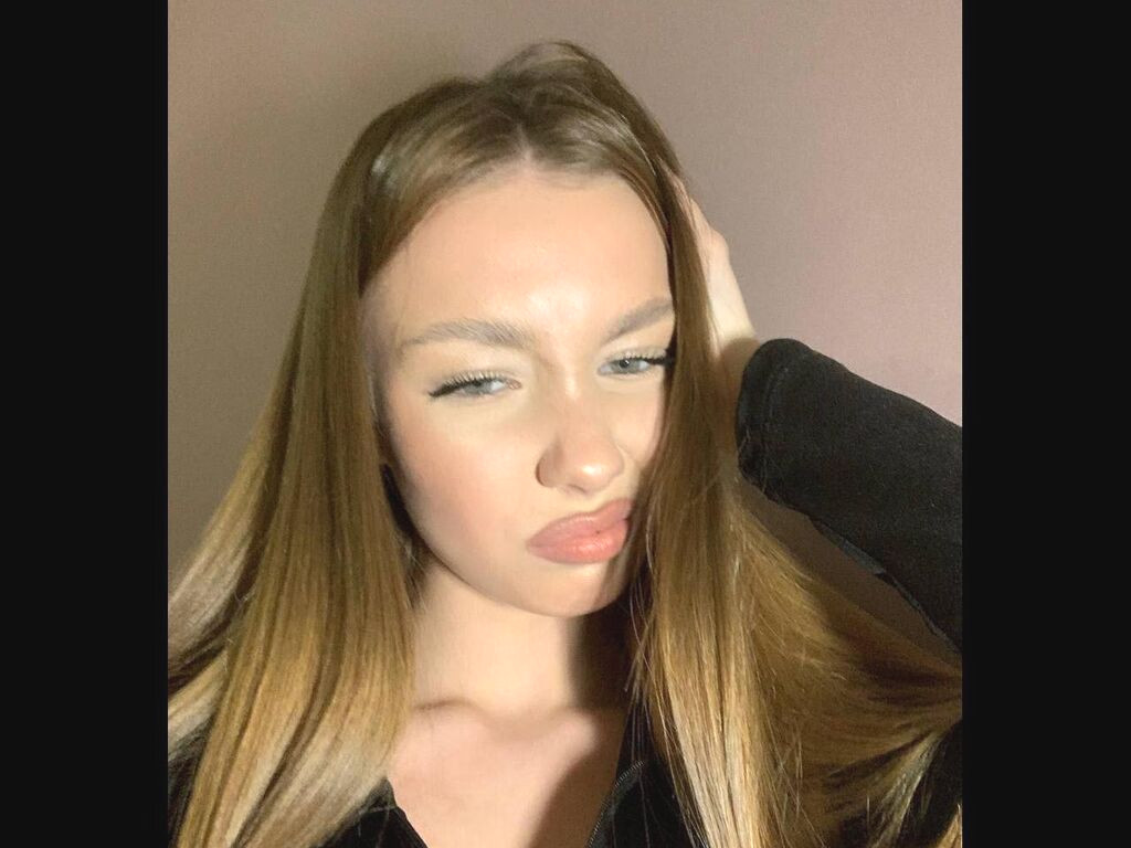 MaybelleBucklew naked cam model gallery photo