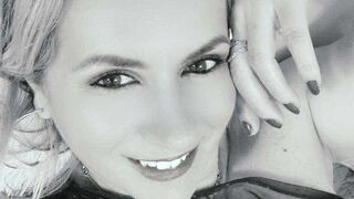 MayraWhite 42 female erotic related cam model profile