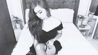 MckenzieLeei 32 female sexy cam model profile