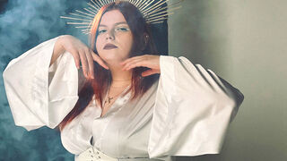 MelissaRed 20 female erotic cam model profile