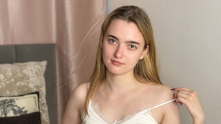 MiaDaisy 21 female strip cam model profile