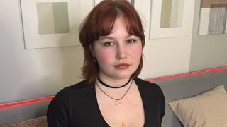 MiaLacrice 18 female nude cam model profile