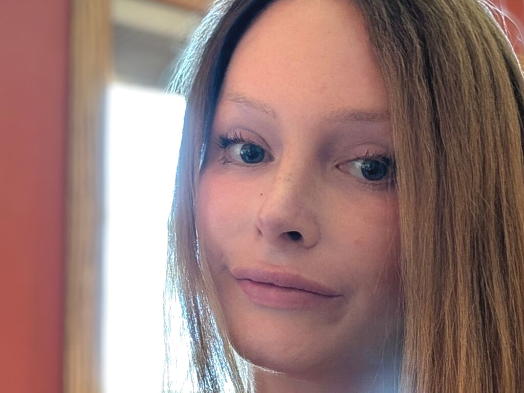 MiaSchatz Naked