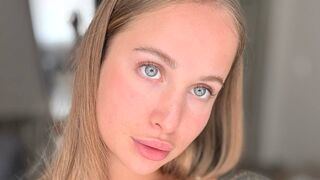 MickyBlush 18 female erotic cam model profile