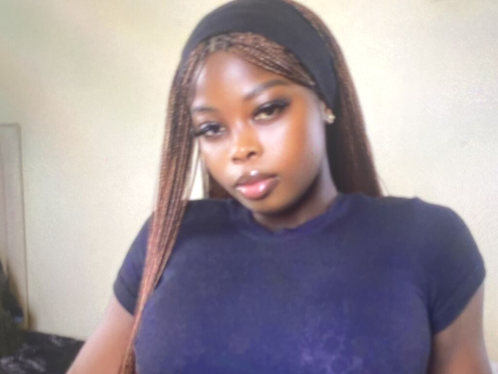 MikkyMiconia naked cam model gallery photo