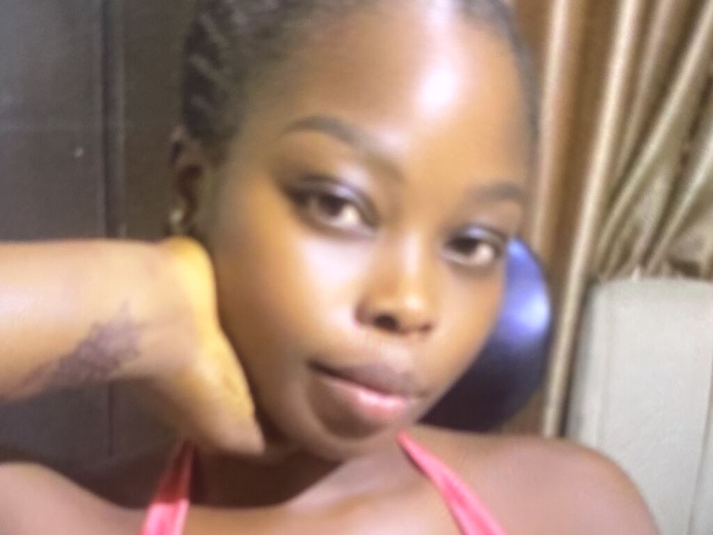 MikkyMiconia nude cam model profile photo