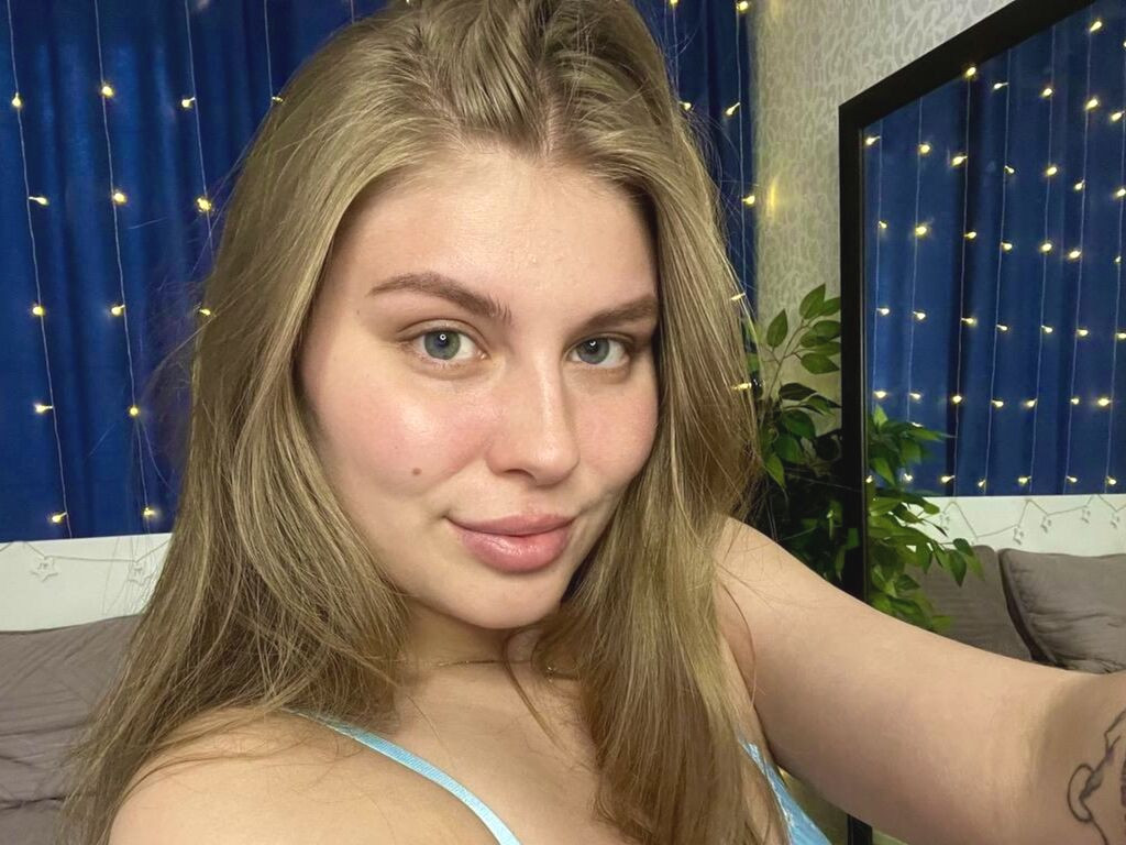 MilaOlivers nude cam model profile photo