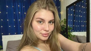 MilaOlivers 24 female sexy cam model profile