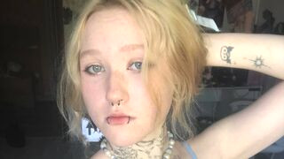 MoriahEverly 18 female naked cam model profile