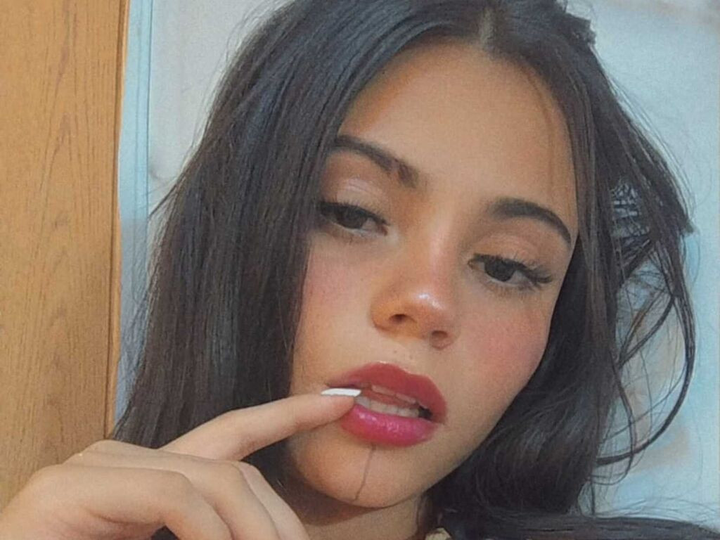 NathasaTay nude cam model profile photo