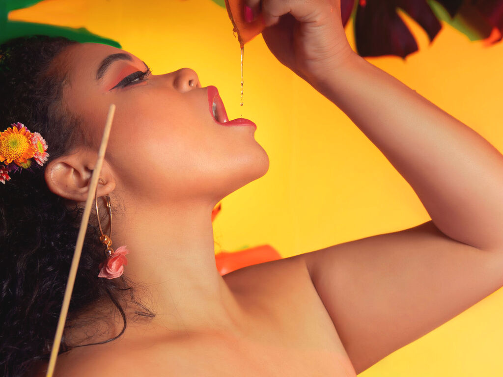 NiaCorelli nude cam model profile photo
