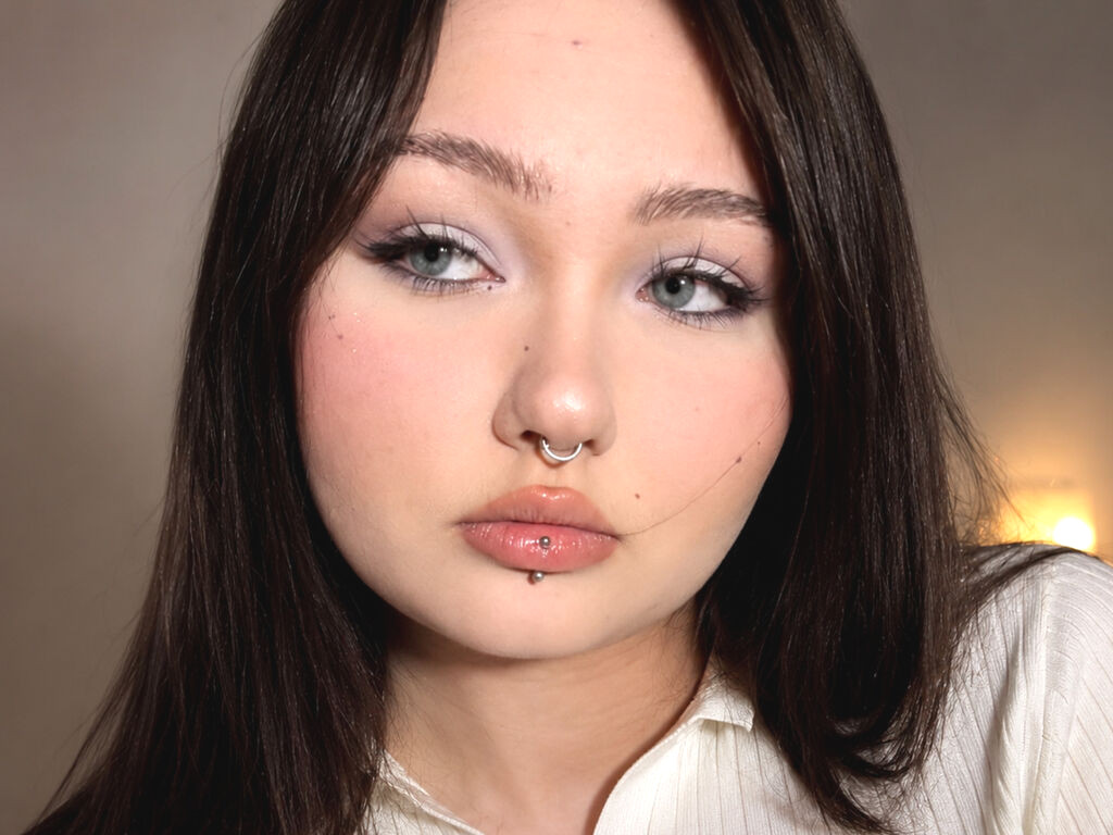 NikiGlow naked cam model gallery photo