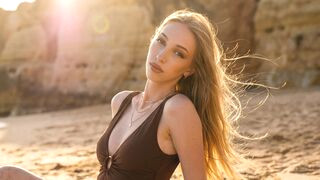 NikkiTenerovich 18 female naked cam model profile