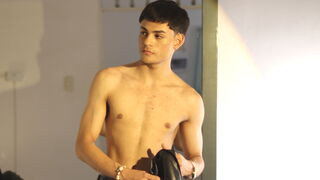 OliverMillers 18 male nude cam model profile