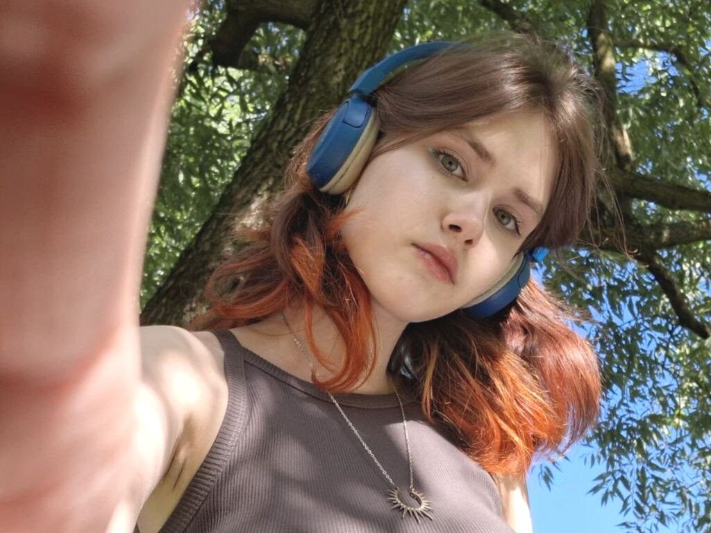 OliviaHurewicz nude cam model profile photo