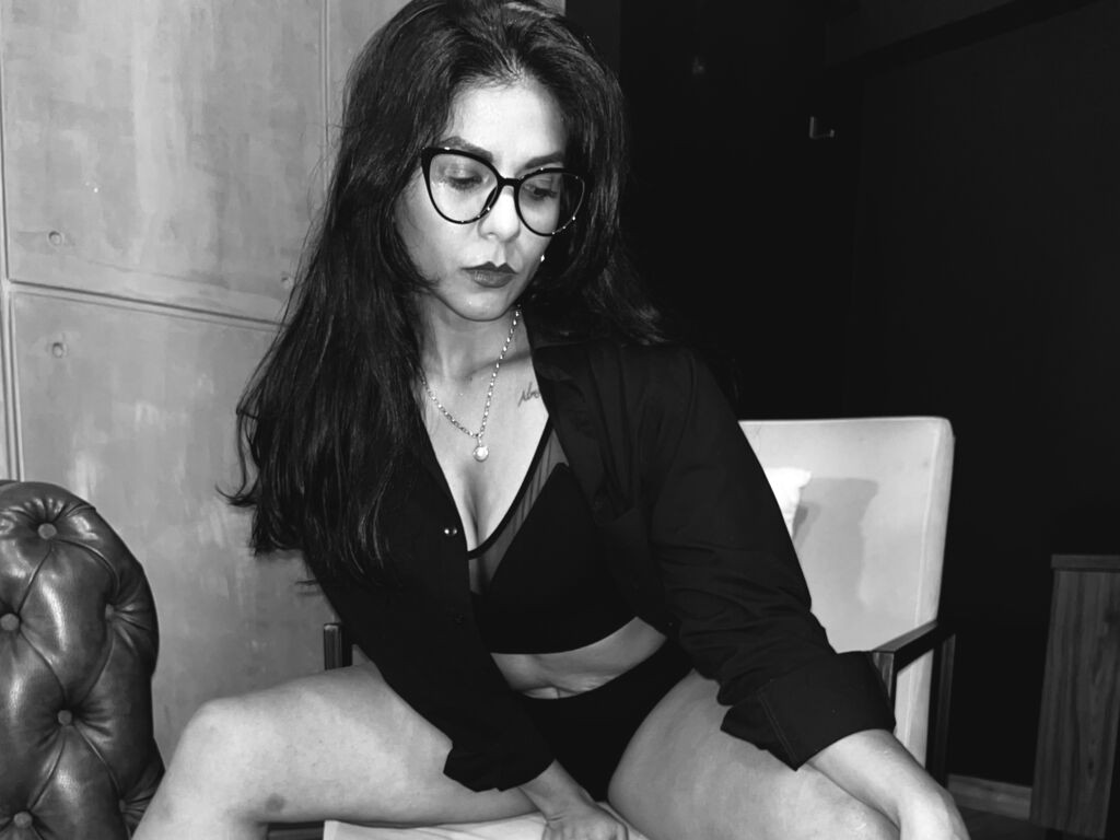 OliviaLezama naked cam model gallery photo