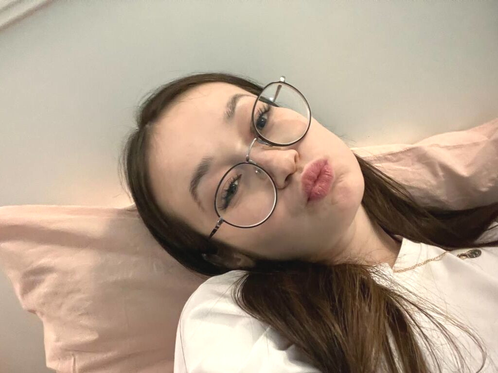 PamelaWashington naked cam model gallery photo