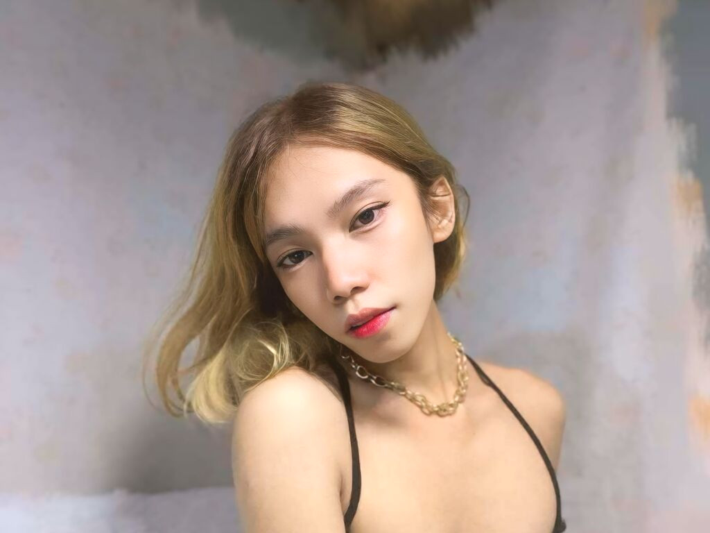 ParisKate Naked