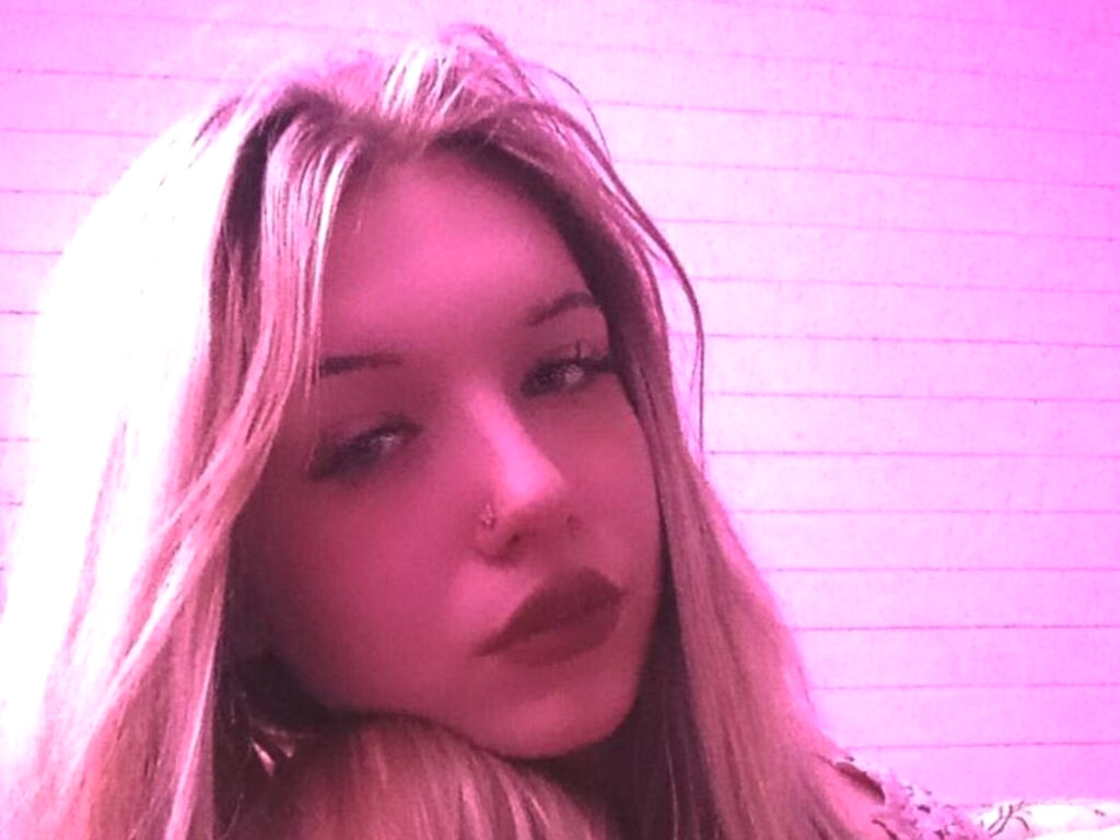 PatriciaLois naked cam model gallery photo